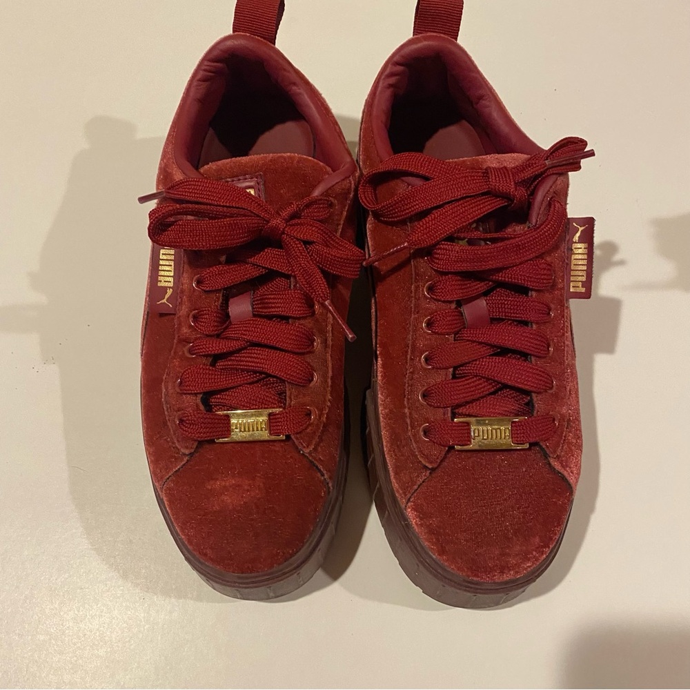 Puma Mayze Velvet Platform Sneakers Tibetan Red 384223-01 Women’s US 7.5
Read